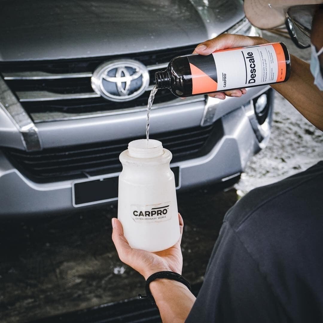 CARPRO Descale Acidic Car Shampoo Wash Concentrate, Removes Minerals, Waxes, Sealants & Oils - Gallon (135oz)