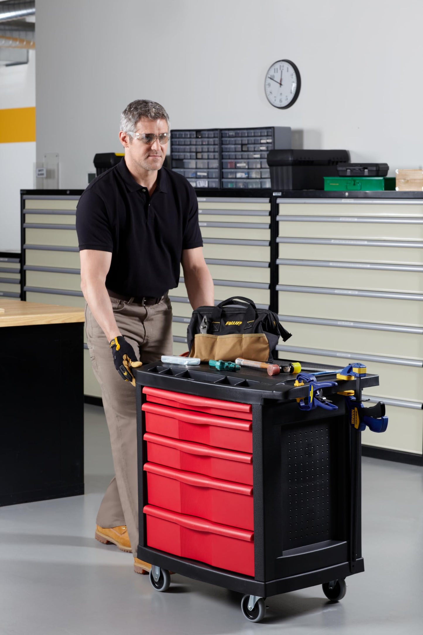 Rubbermaid Commercial Products Mobile Tool Work Center, 5 Drawers, 250 lb. Capacity, Black, for Warehouse/Garage/Cleaning/Maintenance