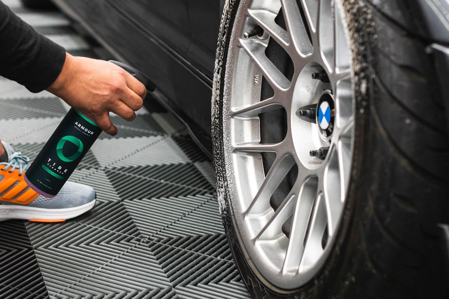 Armour Detail Supply - Tire Cleaner -Heavy-Duty Foaming Degreaser for Tires, Rubber, and Plastic Surfaces - 16oz