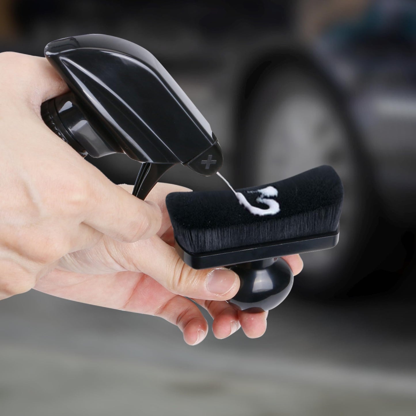 Car Tire Shine Applicator,Vegan Tire Shine Applicator with Curved Brush Head - Large Automotive Tire Dressing Applicator Brush with Storage Stand for Tire Detailing, 3.6 Inch Length (Black)