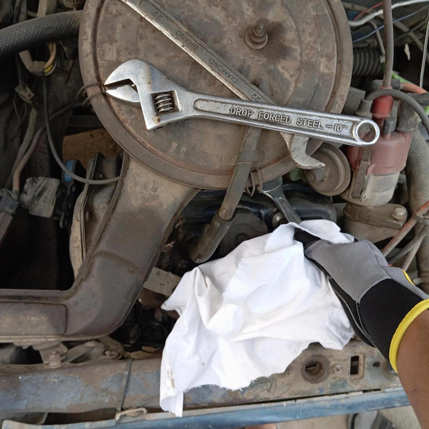 SupremePlus Recycled White Sheeting Cleaning Rags (600 lbs. Pallet 120x5 lbs. Box) – Lint Free White Cotton Cloths for Manufacturing | Automotive | Janitorial | Shop Rags Bulk - Multipurpose