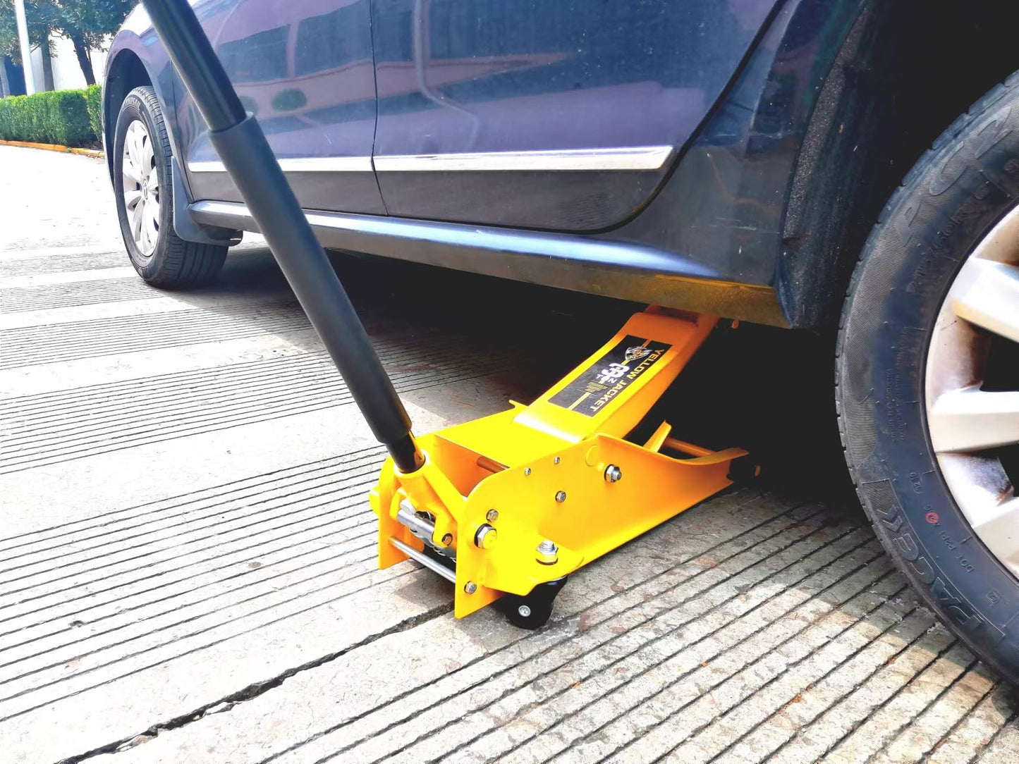 YELLOW JACKET 3 Ton Hydraulic Floor Jack Dual Pump for Quickly Car Lift, Low Profile Service Jack, 6600 lb Capacity