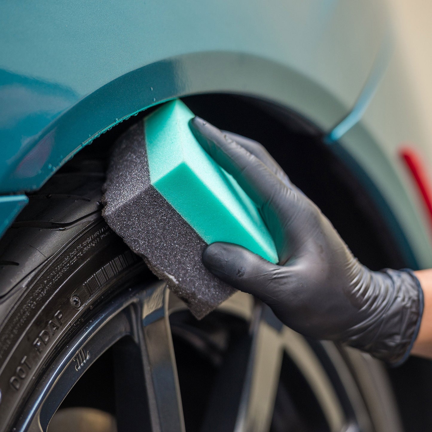 Chemical Guys Durafoam Contoured Large Tire Dressing Applicator with Wonder Wave, 2 Pack